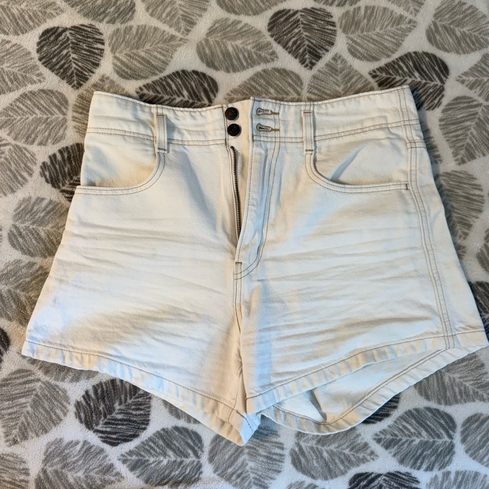 Levi’s Women's Cream High-Waisted Shorts
